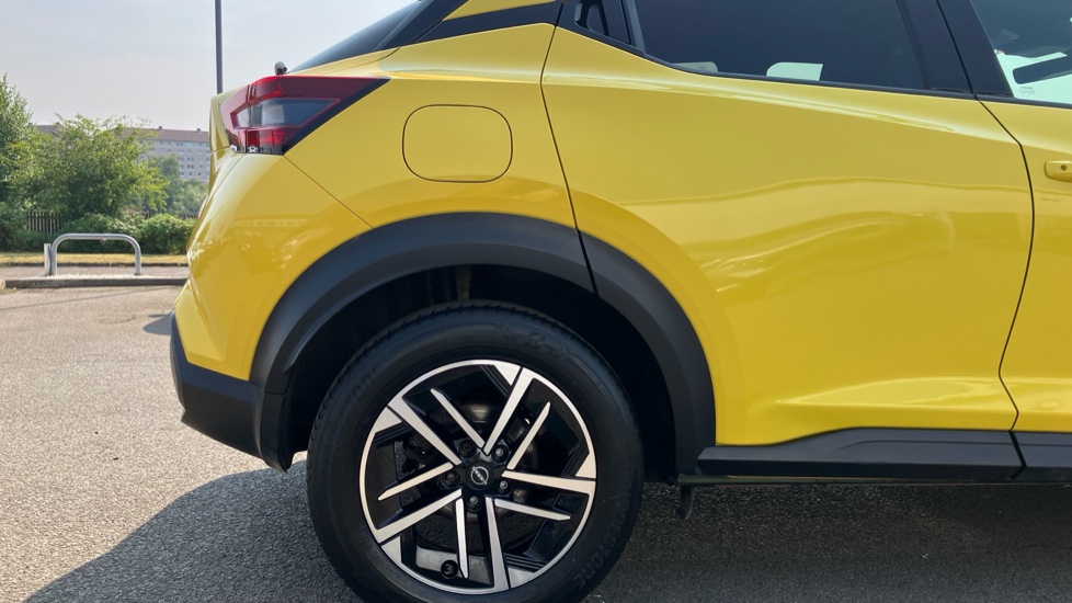 Nissan Juke 1.0 DiG-T N-Connecta 5dr DCT Petrol Hatchback - Image 7