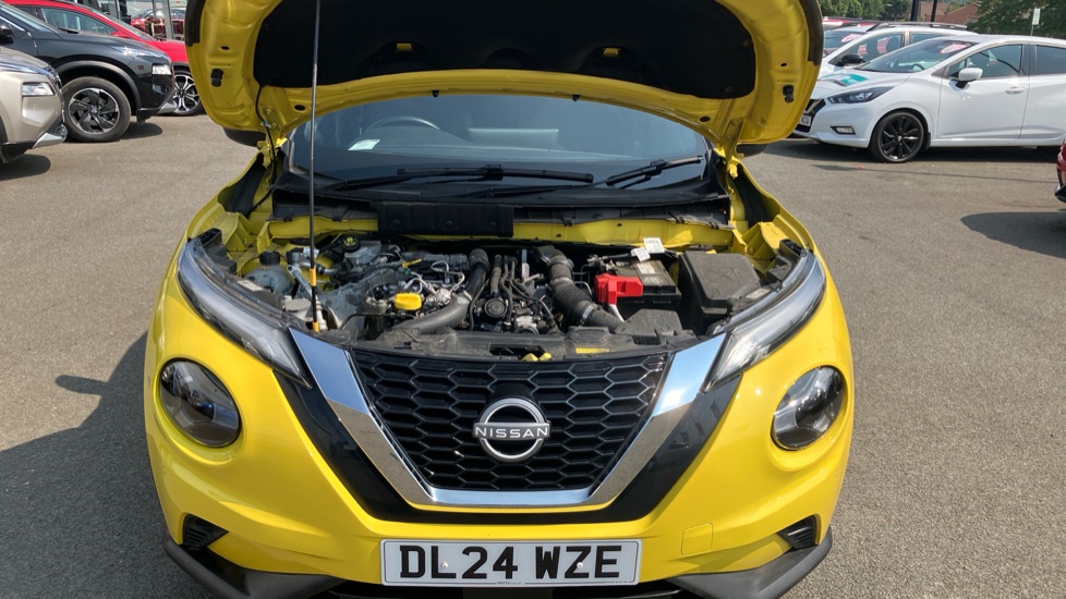 Nissan Juke 1.0 DiG-T N-Connecta 5dr DCT Petrol Hatchback - Image 8