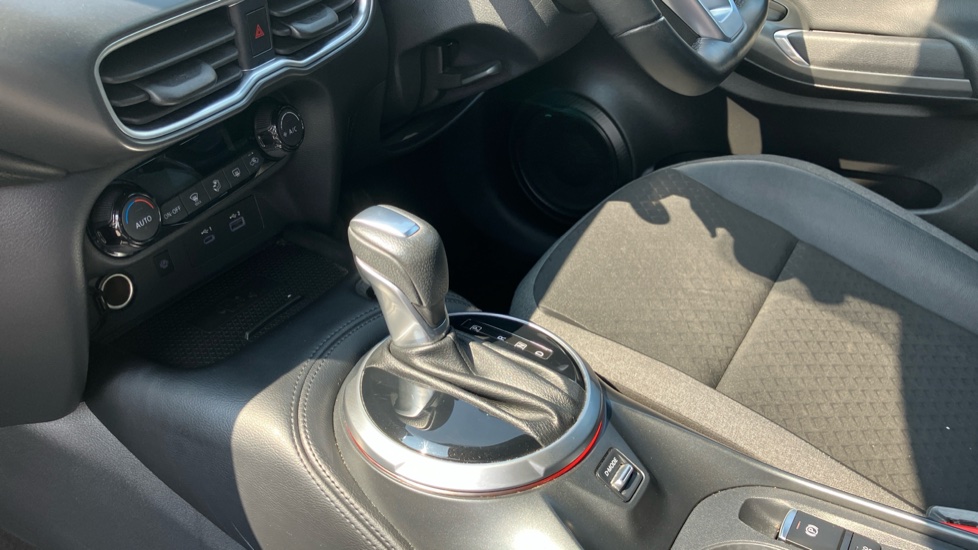 Nissan Juke 1.0 DiG-T N-Connecta 5dr DCT Petrol Hatchback - Image 13