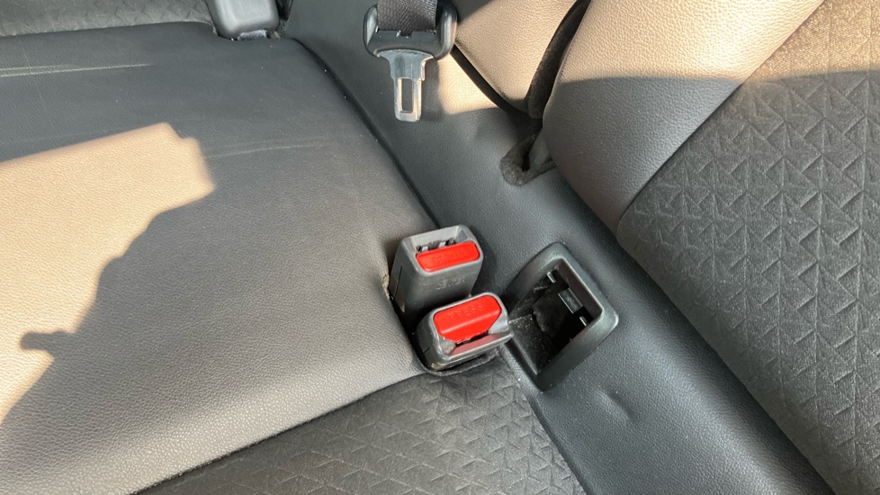 Nissan Juke 1.0 DiG-T N-Connecta 5dr DCT Petrol Hatchback - Image 17