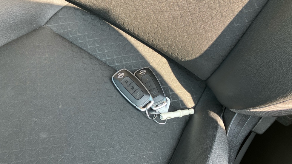 Nissan Juke 1.0 DiG-T N-Connecta 5dr DCT Petrol Hatchback - Image 20