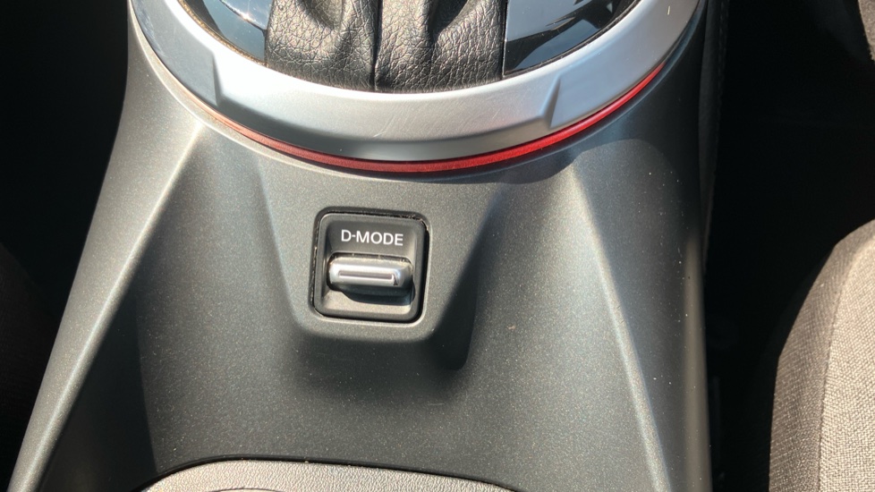 Nissan Juke 1.0 DiG-T N-Connecta 5dr DCT Petrol Hatchback - Image 25