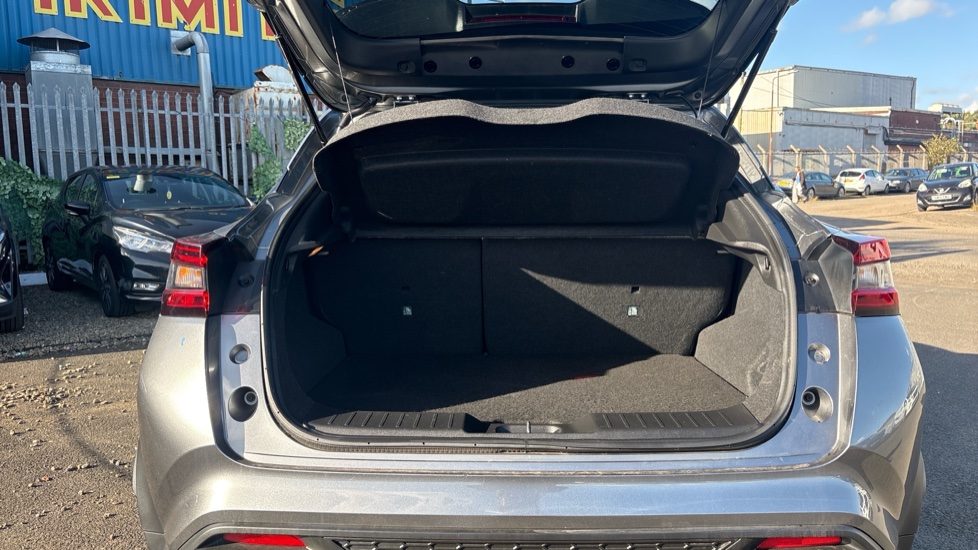 Nissan Juke 1.6 Hybrid N-Connecta 5dr Auto Hybrid Hatchback - Image 4
