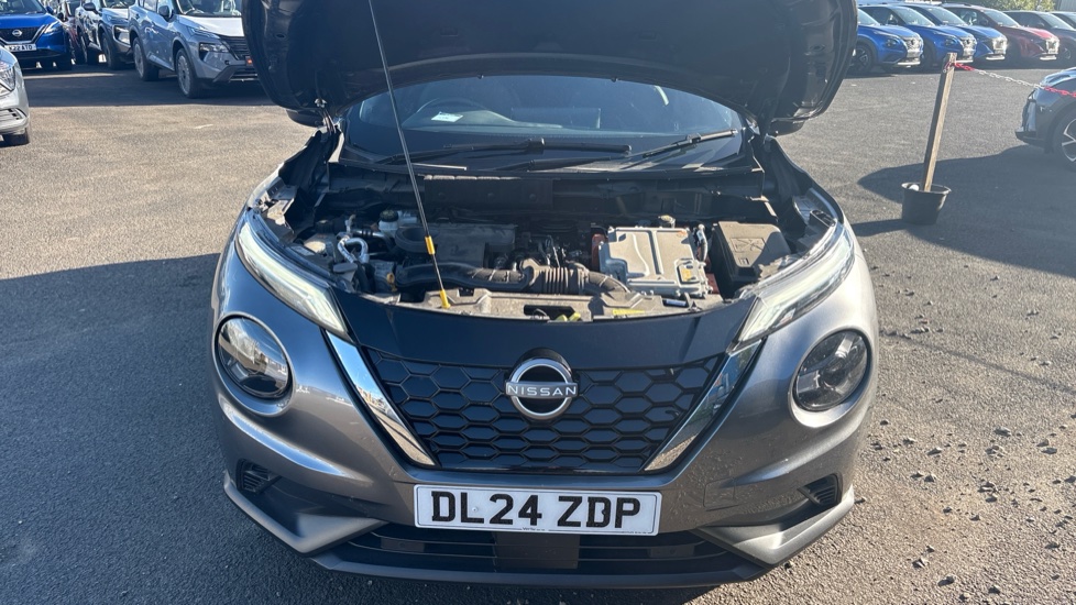 Nissan Juke 1.6 Hybrid N-Connecta 5dr Auto Hybrid Hatchback - Image 8