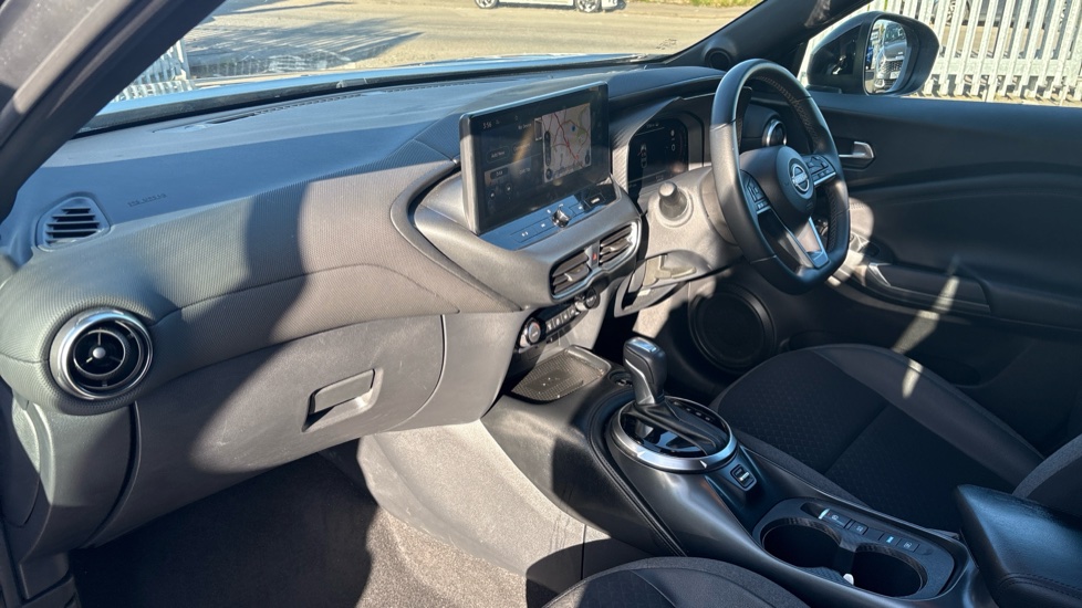Nissan Juke 1.6 Hybrid N-Connecta 5dr Auto Hybrid Hatchback - Image 9