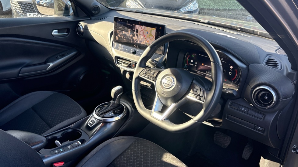 Nissan Juke 1.6 Hybrid N-Connecta 5dr Auto Hybrid Hatchback - Image 11