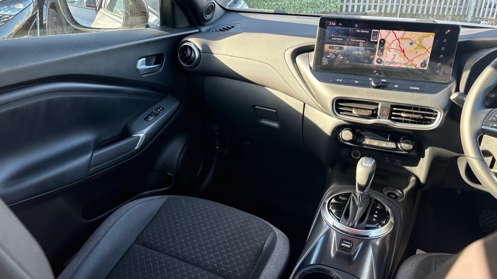 Nissan Juke 1.6 Hybrid N-Connecta 5dr Auto Hybrid Hatchback - Image 14