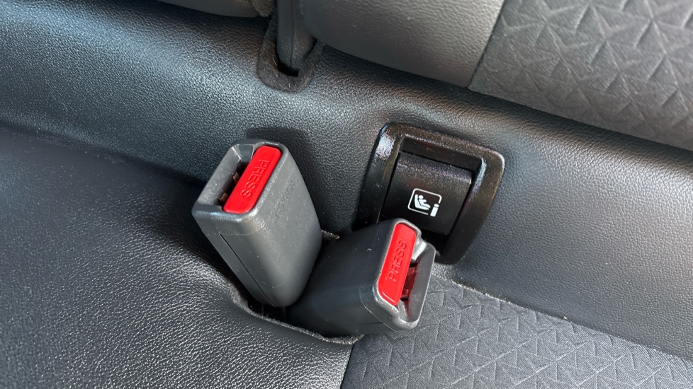 Nissan Juke 1.6 Hybrid N-Connecta 5dr Auto Hybrid Hatchback - Image 17