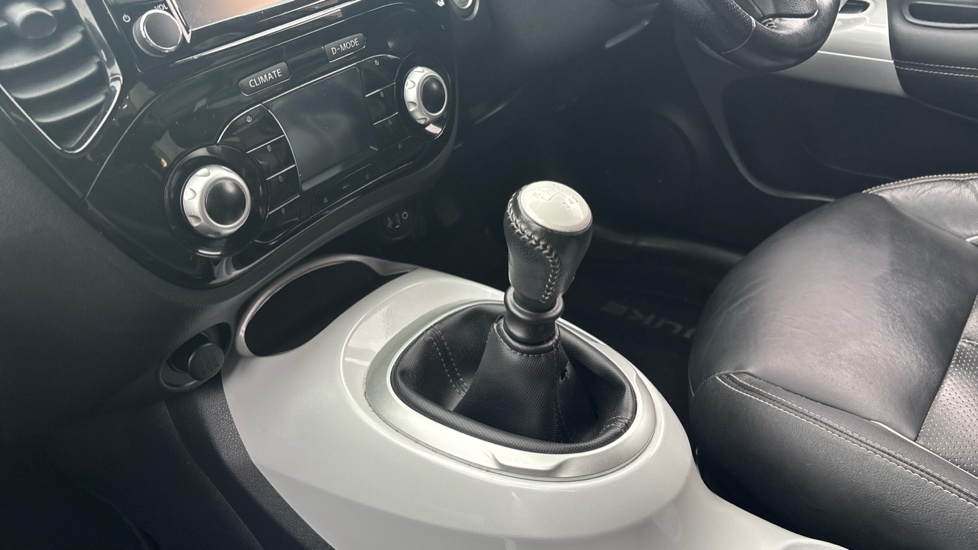 Nissan Juke 1.2 DiG-T Tekna 5dr Petrol Hatchback - Image 13
