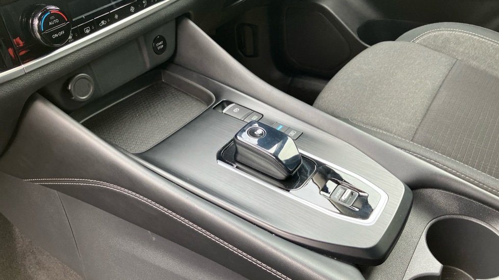 Nissan Qashqai 1.5 E-Power N-Connecta 5dr Auto Hybrid Hatchback - Image 13