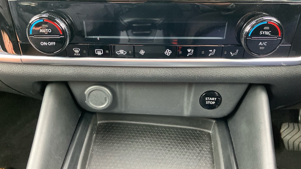 Nissan Qashqai 1.5 E-Power N-Connecta 5dr Auto Hybrid Hatchback - Image 31