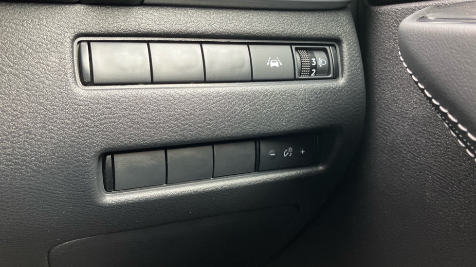 Nissan Qashqai 1.5 E-Power N-Connecta 5dr Auto Hybrid Hatchback - Image 41