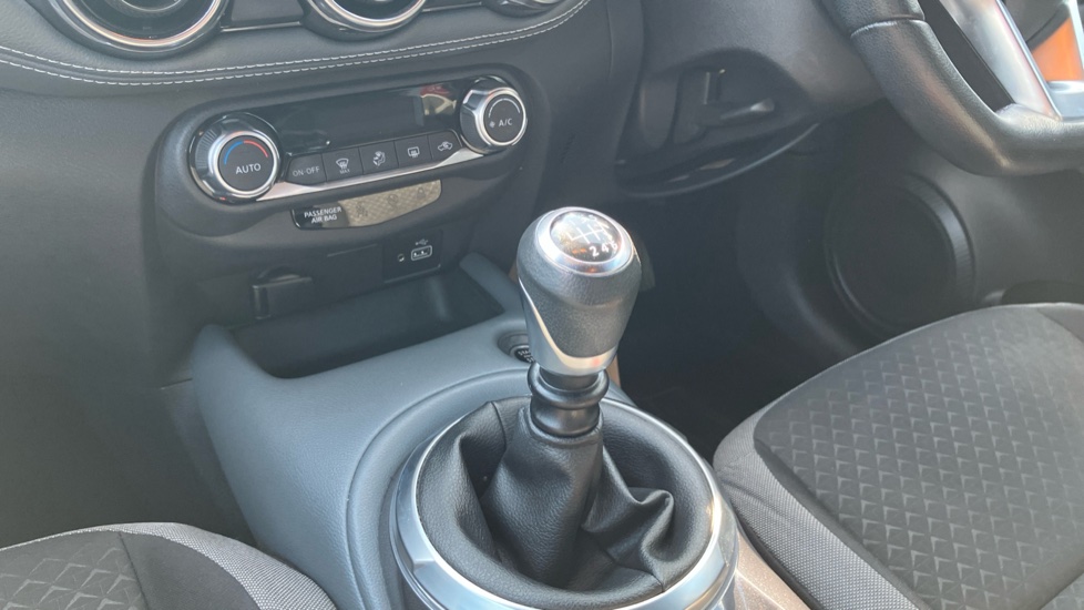Nissan Juke 1.0 DiG-T 114 N-Connecta 5dr Petrol Hatchback - Image 13