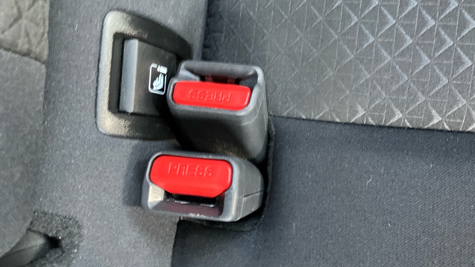 Nissan Juke 1.0 DiG-T 114 N-Connecta 5dr Petrol Hatchback - Image 17