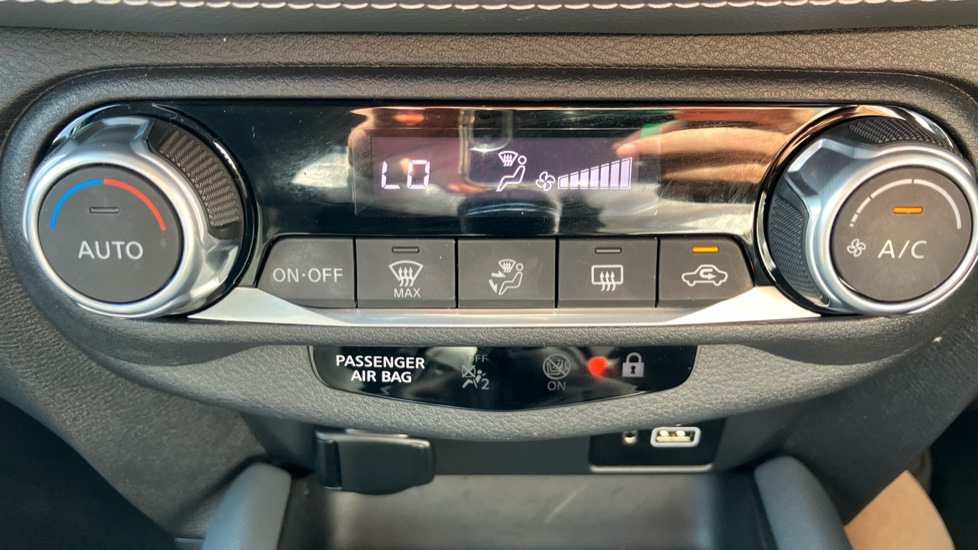 Nissan Juke 1.0 DiG-T 114 N-Connecta 5dr Petrol Hatchback - Image 21