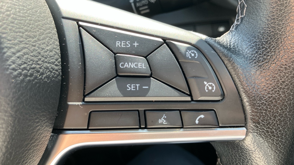 Nissan Juke 1.0 DiG-T 114 N-Connecta 5dr Petrol Hatchback - Image 23