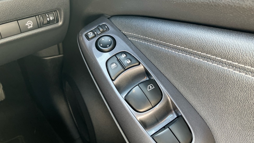Nissan Juke 1.0 DiG-T 114 N-Connecta 5dr Petrol Hatchback - Image 25