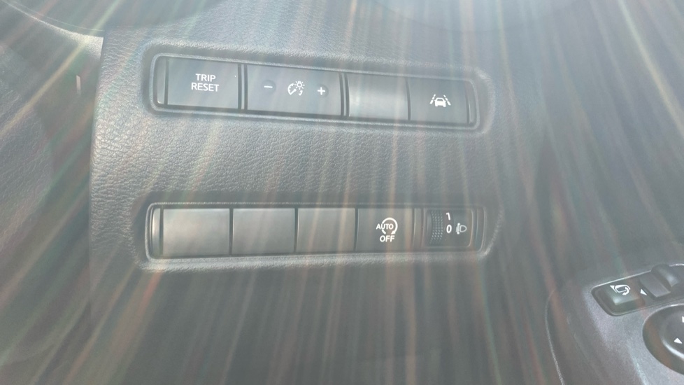 Nissan Juke 1.0 DiG-T 114 N-Connecta 5dr Petrol Hatchback - Image 26