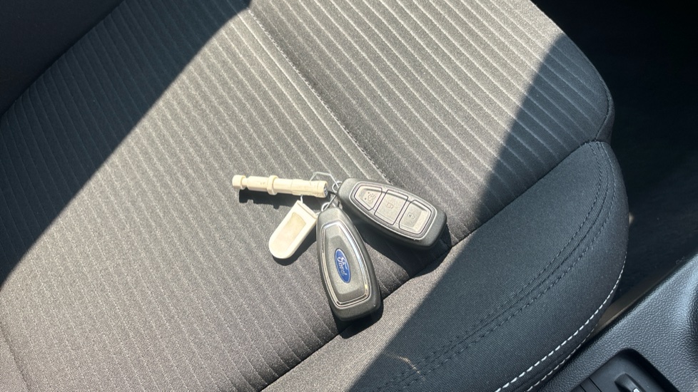 Ford Focus 1.0 EcoBoost 125 Titanium 5dr Petrol Hatchback - Image 20