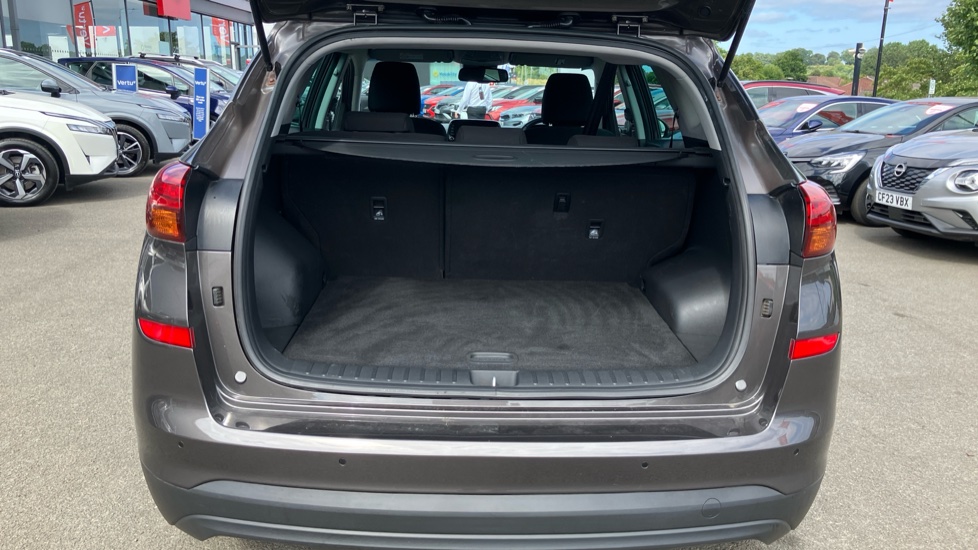 Hyundai TUCSON 1.6 GDi SE Nav 5dr 2WD Petrol Estate - Image 4
