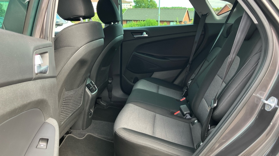 Hyundai TUCSON 1.6 GDi SE Nav 5dr 2WD Petrol Estate - Image 16