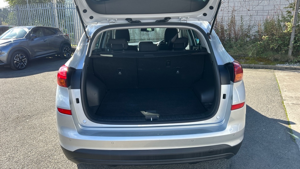 Hyundai TUCSON 1.6 GDi SE Nav 5dr 2WD Petrol Estate - Image 4