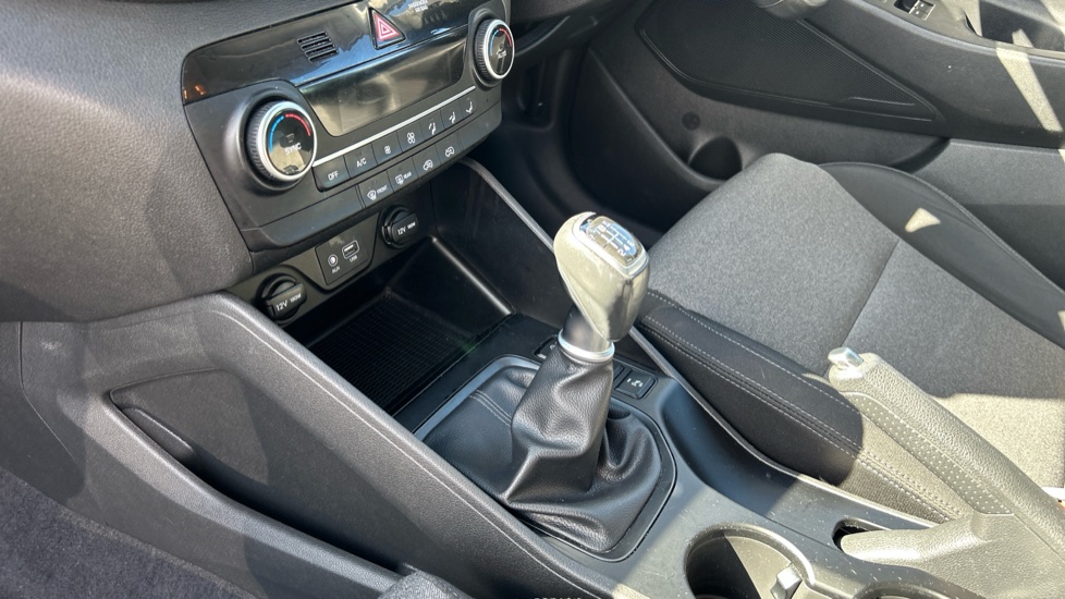 Hyundai TUCSON 1.6 GDi SE Nav 5dr 2WD Petrol Estate - Image 13