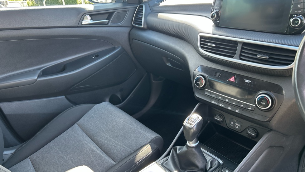 Hyundai TUCSON 1.6 GDi SE Nav 5dr 2WD Petrol Estate - Image 14