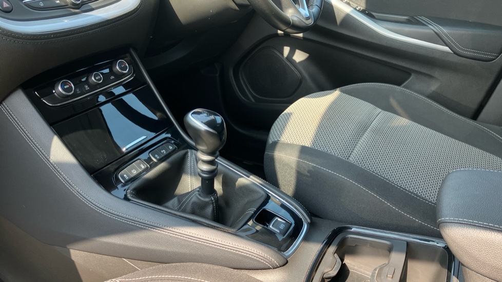 Vauxhall Grandland X 1.2 Turbo SE Premium 5dr Petrol Hatchback - Image 13