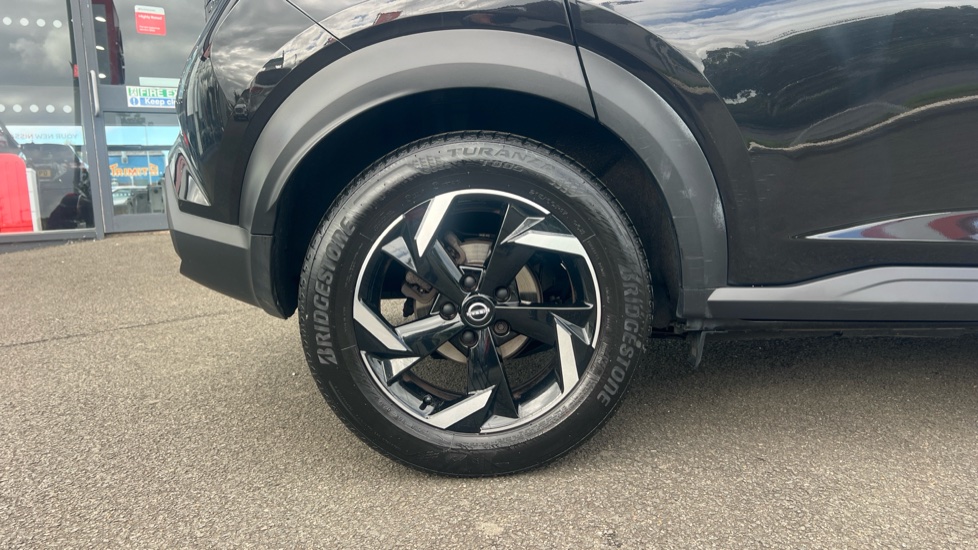 Nissan Juke 1.0 DiG-T 114 N-Connecta 5dr DCT Petrol Hatchback - Image 7