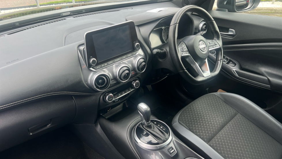 Nissan Juke 1.0 DiG-T 114 N-Connecta 5dr DCT Petrol Hatchback - Image 9