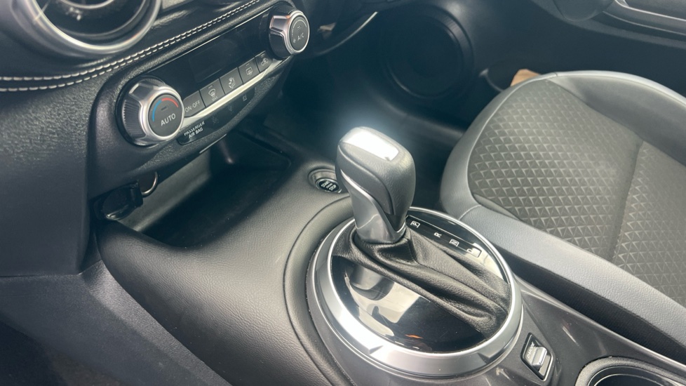 Nissan Juke 1.0 DiG-T 114 N-Connecta 5dr DCT Petrol Hatchback - Image 13
