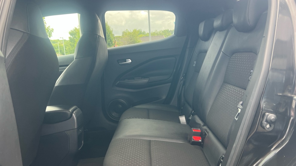 Nissan Juke 1.0 DiG-T 114 N-Connecta 5dr DCT Petrol Hatchback - Image 16