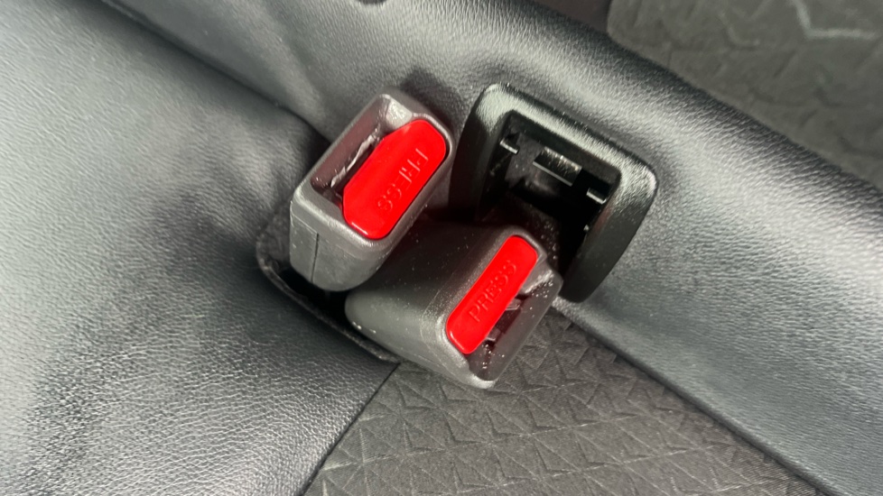 Nissan Juke 1.0 DiG-T 114 N-Connecta 5dr DCT Petrol Hatchback - Image 17
