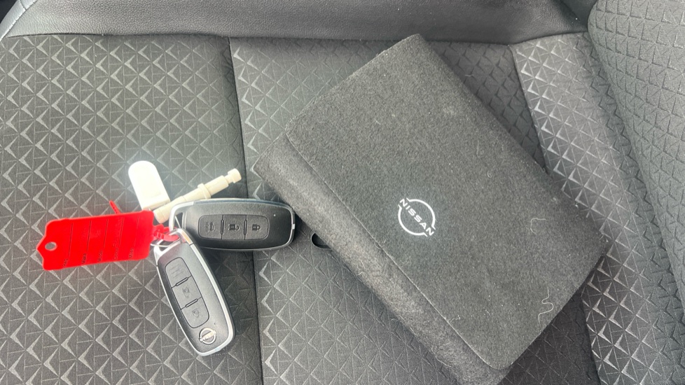 Nissan Juke 1.0 DiG-T 114 N-Connecta 5dr DCT Petrol Hatchback - Image 19