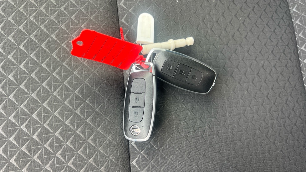 Nissan Juke 1.0 DiG-T 114 N-Connecta 5dr DCT Petrol Hatchback - Image 20