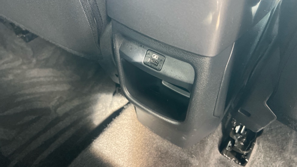 Nissan Juke 1.0 DiG-T 114 N-Connecta 5dr DCT Petrol Hatchback - Image 21