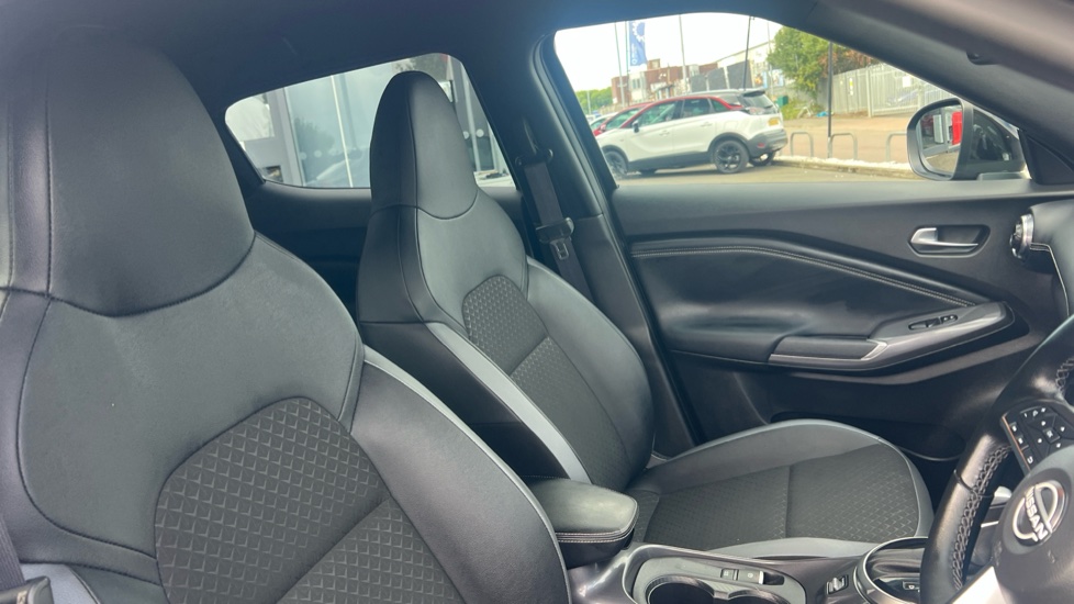 Nissan Juke 1.0 DiG-T 114 N-Connecta 5dr DCT Petrol Hatchback - Image 23