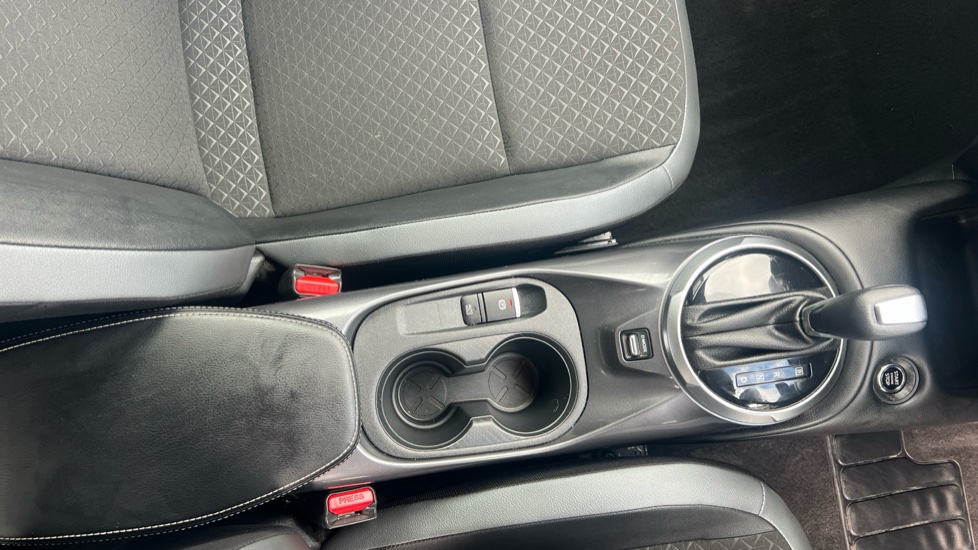 Nissan Juke 1.0 DiG-T 114 N-Connecta 5dr DCT Petrol Hatchback - Image 24