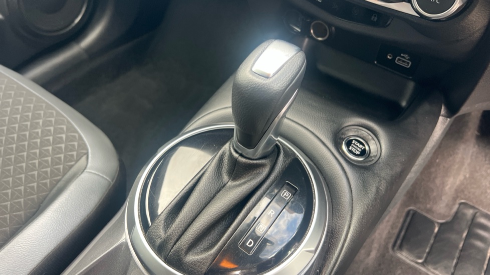 Nissan Juke 1.0 DiG-T 114 N-Connecta 5dr DCT Petrol Hatchback - Image 25