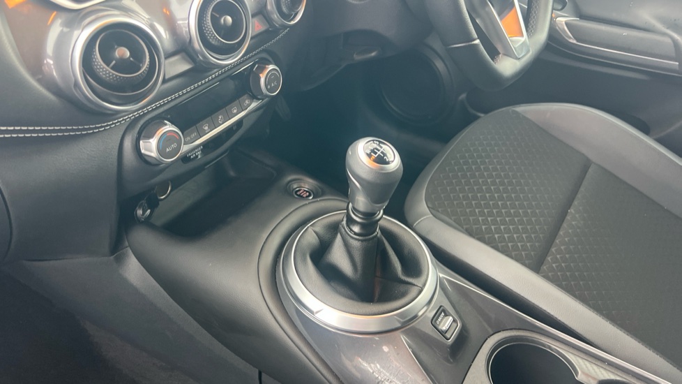 Nissan Juke 1.0 DiG-T 114 N-Connecta 5dr Petrol Hatchback - Image 13