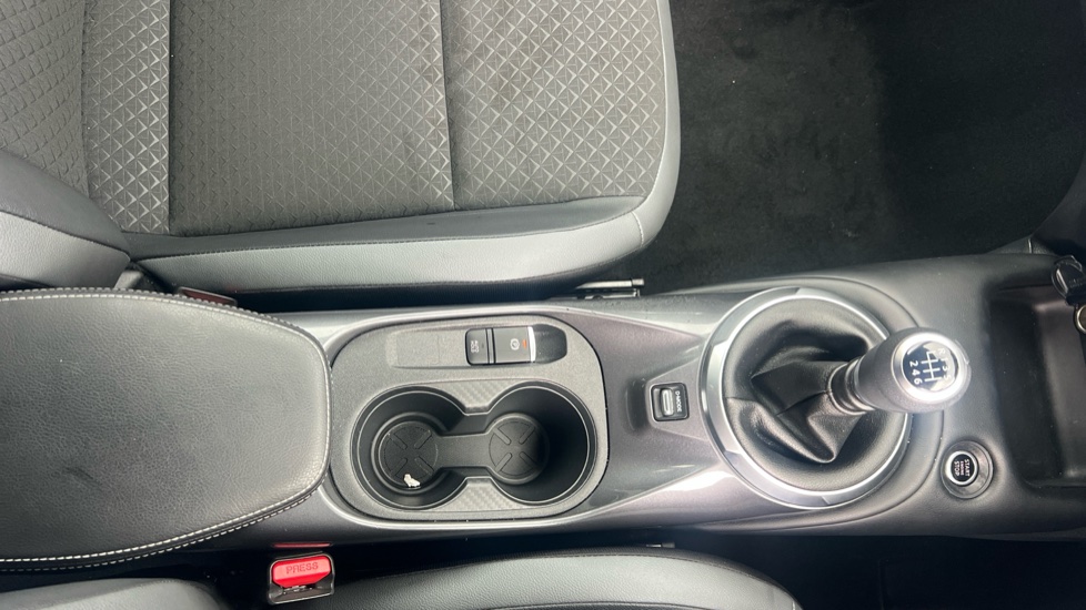 Nissan Juke 1.0 DiG-T 114 N-Connecta 5dr Petrol Hatchback - Image 27