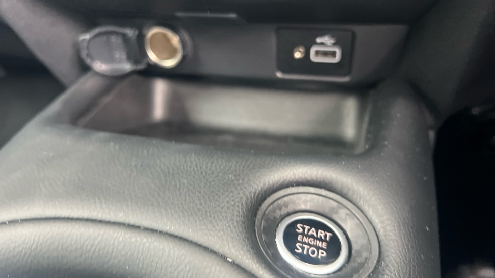 Nissan Juke 1.0 DiG-T 114 N-Connecta 5dr Petrol Hatchback - Image 28