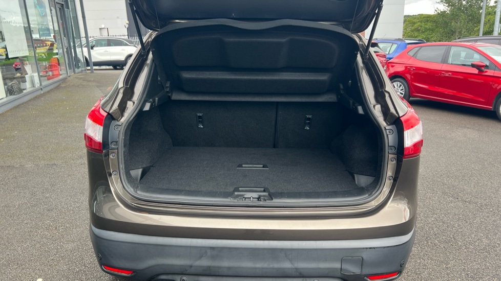 Nissan Qashqai 1.2 DiG-T N-Tec+ 5dr Xtronic Petrol Hatchback - Image 4