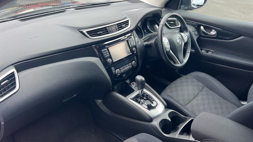Nissan Qashqai 1.2 DiG-T N-Tec+ 5dr Xtronic Petrol Hatchback - Image 9