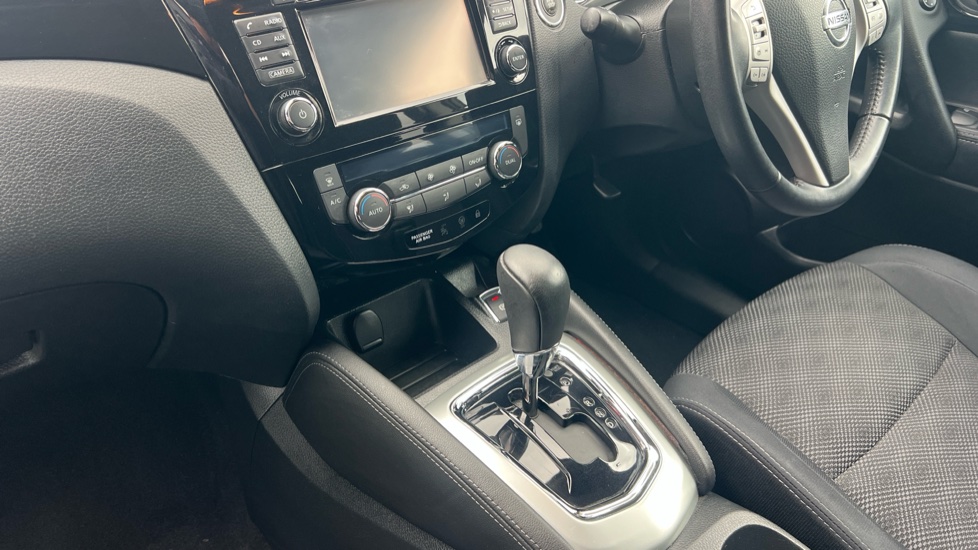 Nissan Qashqai 1.2 DiG-T N-Tec+ 5dr Xtronic Petrol Hatchback - Image 13