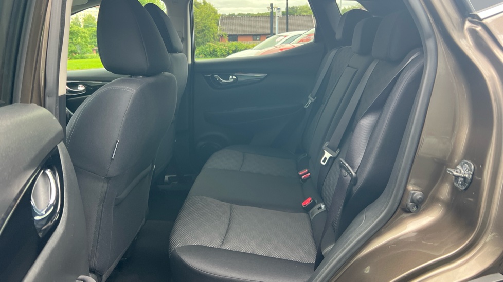 Nissan Qashqai 1.2 DiG-T N-Tec+ 5dr Xtronic Petrol Hatchback - Image 16