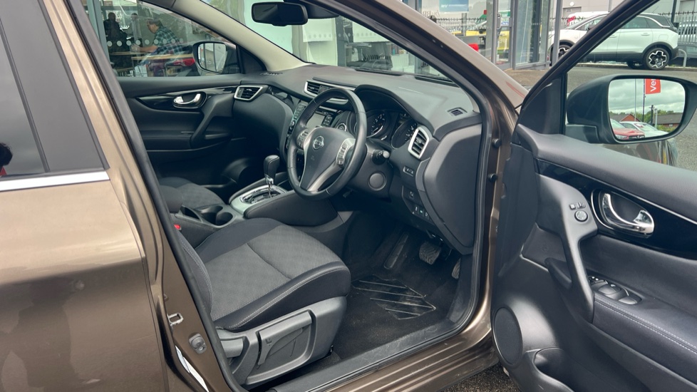 Nissan Qashqai 1.2 DiG-T N-Tec+ 5dr Xtronic Petrol Hatchback - Image 25