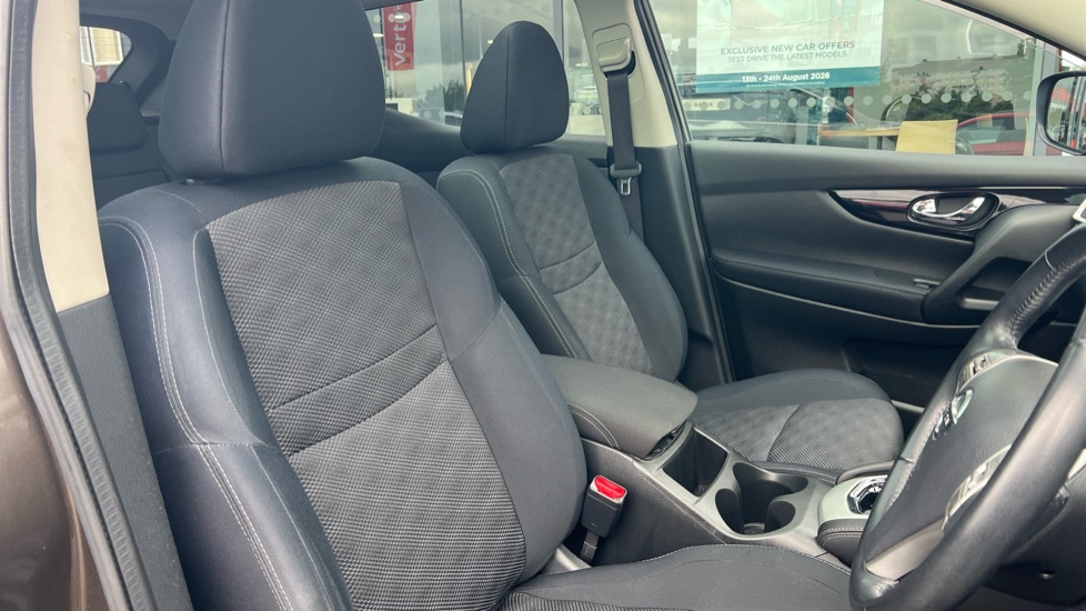 Nissan Qashqai 1.2 DiG-T N-Tec+ 5dr Xtronic Petrol Hatchback - Image 26