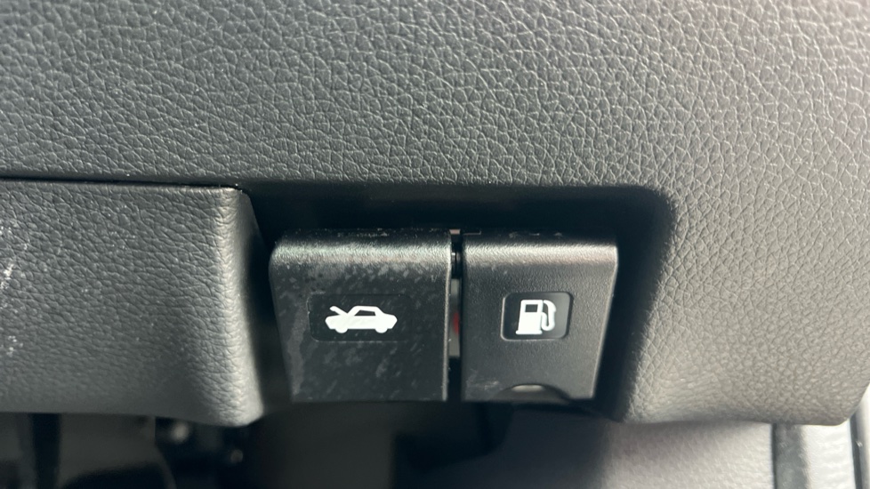 Nissan Qashqai 1.2 DiG-T N-Tec+ 5dr Xtronic Petrol Hatchback - Image 27